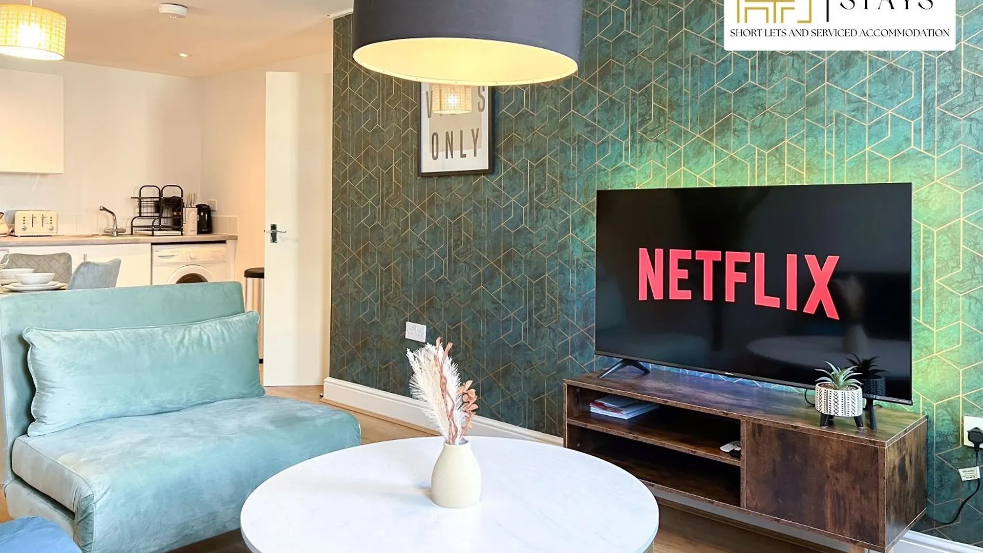 Last-Minute Specials L Premium Deal On 2 Double Bed Apartment For 6 Guests L Best Deals L Hofin Stays Short Lets & Serviced Accommodation London