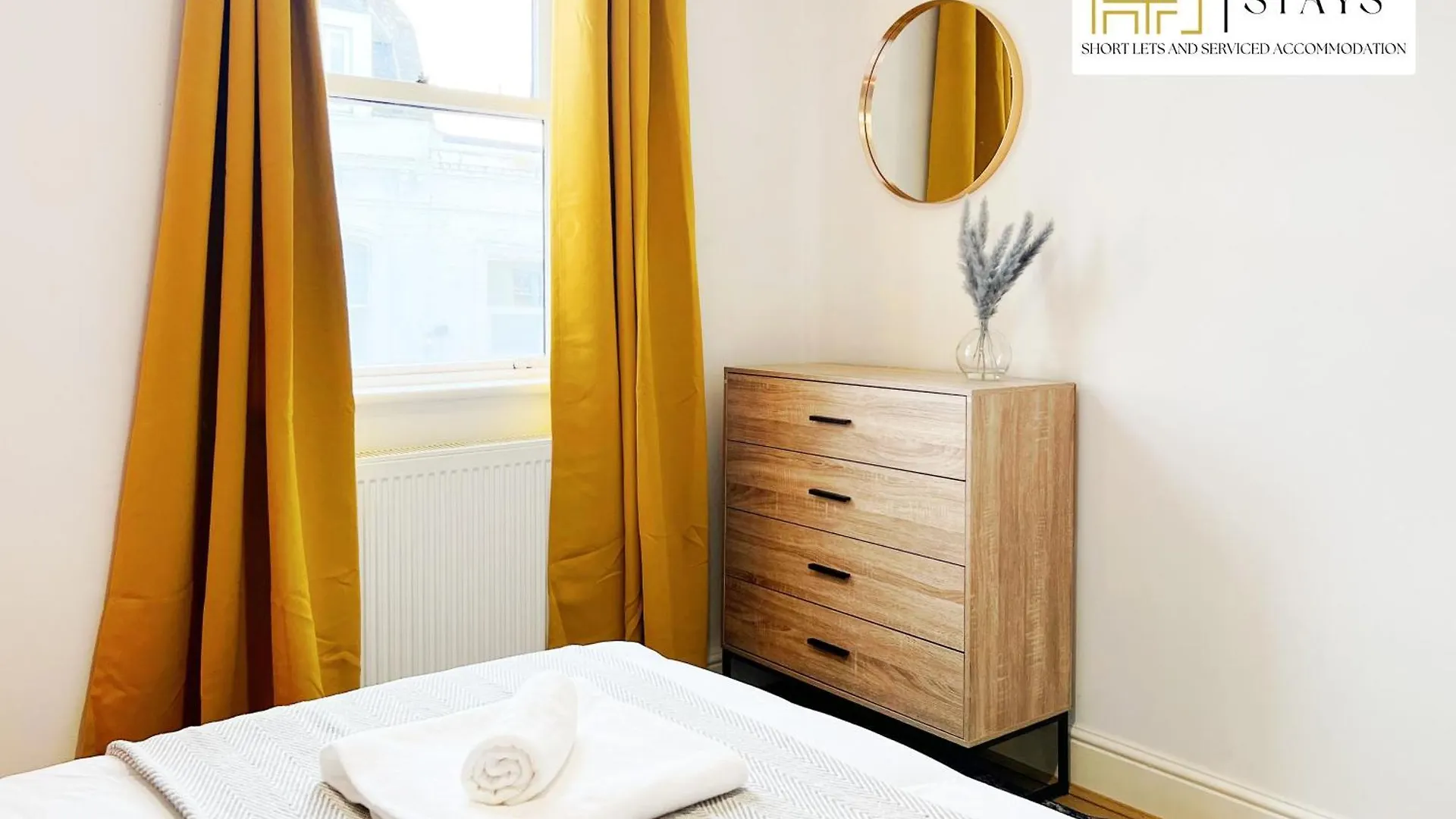 Last-Minute Specials L Premium Deal On 2 Double Bed Apartment For 6 Guests L Best Deals L Hofin Stays Short Lets & Serviced Accommodation London