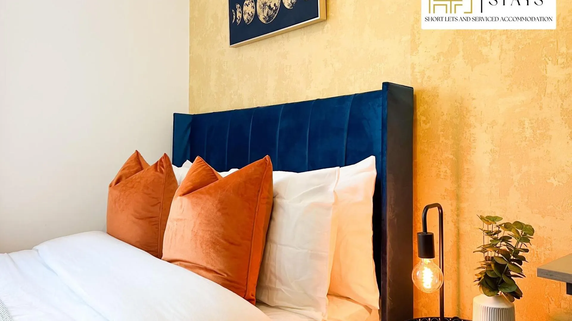Last-Minute Specials L Premium Deal On 2 Double Bed Apartment For 6 Guests L Best Deals L Hofin Stays Short Lets & Serviced Accommodation London