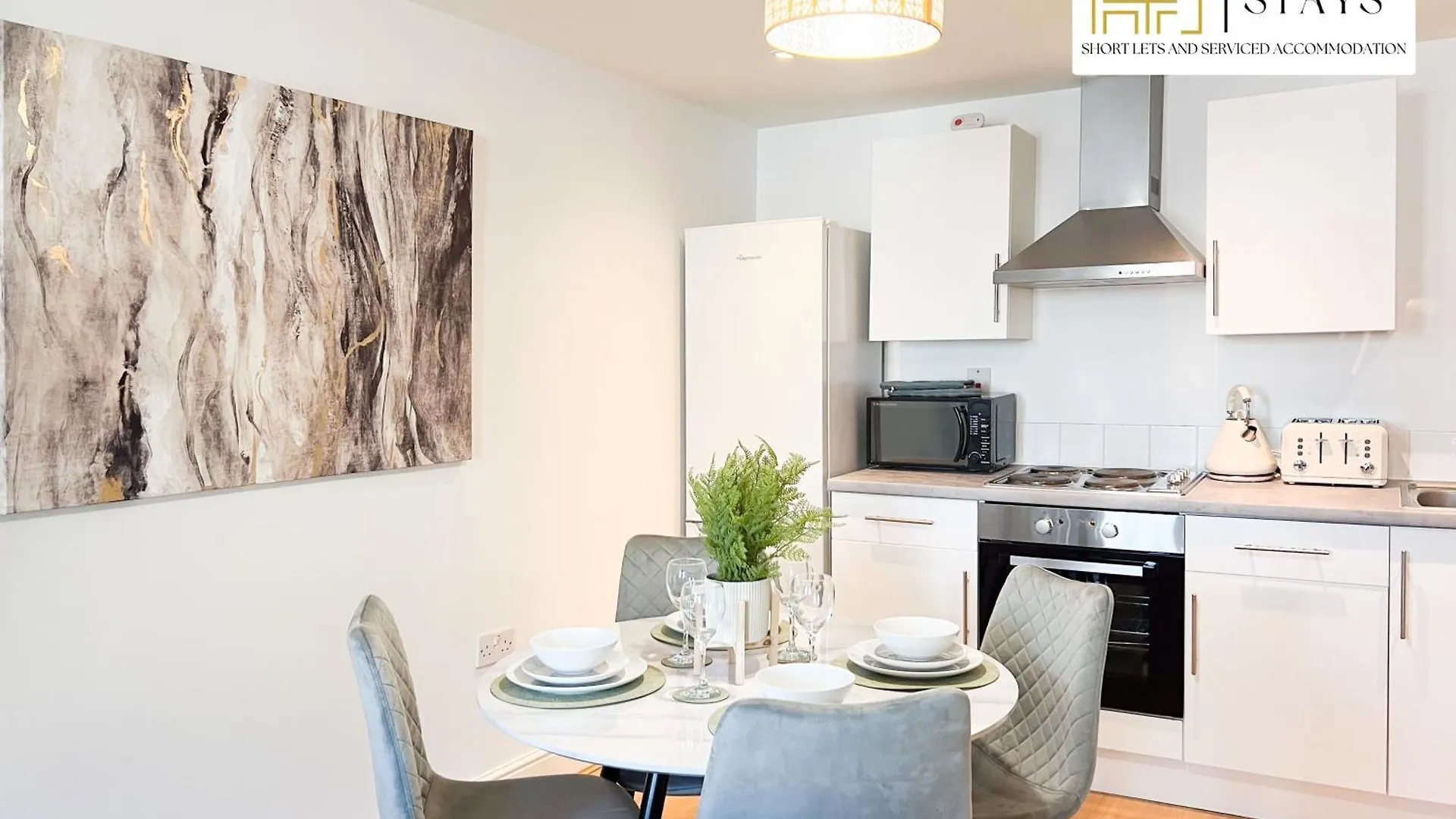 Last-Minute Specials L Premium Deal On 2 Double Bed Apartment For 6 Guests L Best Deals L Hofin Stays Short Lets & Serviced Accommodation London